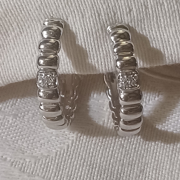 NWT, John Hardy Bedeg Diamond Pave Small Hoop Earrings, SS - Picture 9 of 11